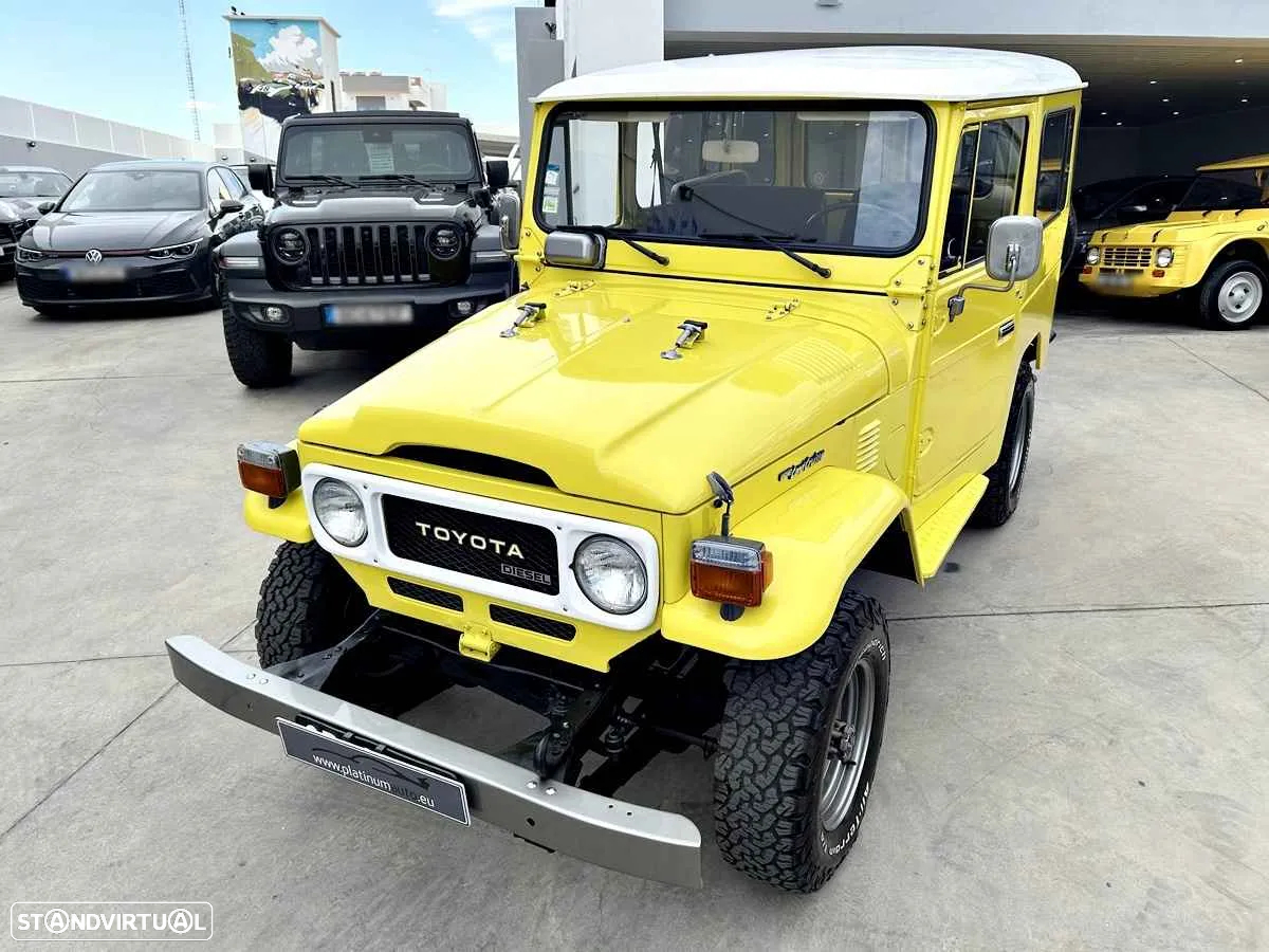 Toyota Land Cruiser - 52