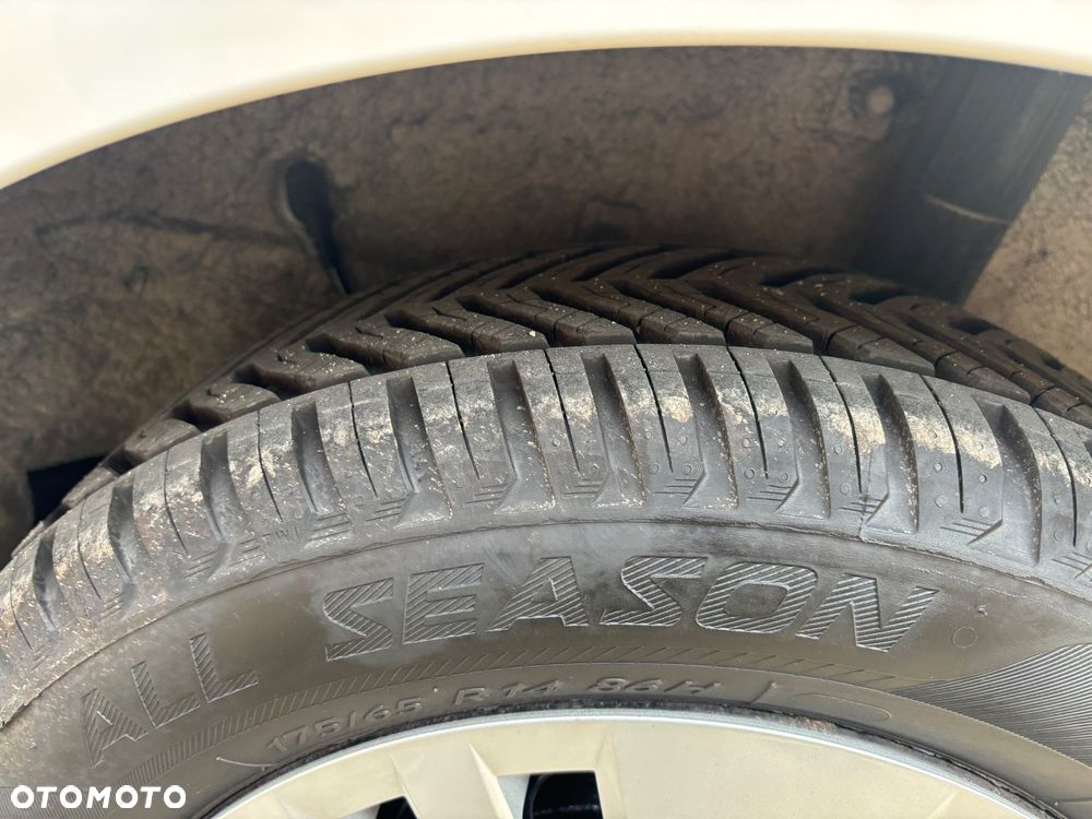 Volkswagen up! (BlueMotion Technology) move - 25