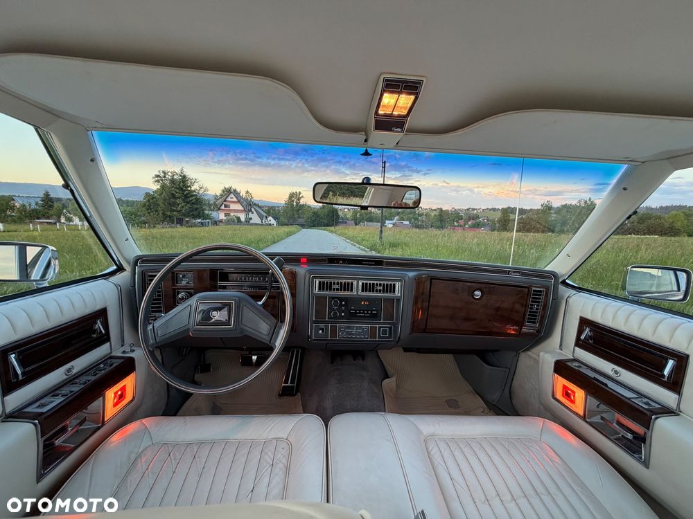 Cadillac Brougham - 16
