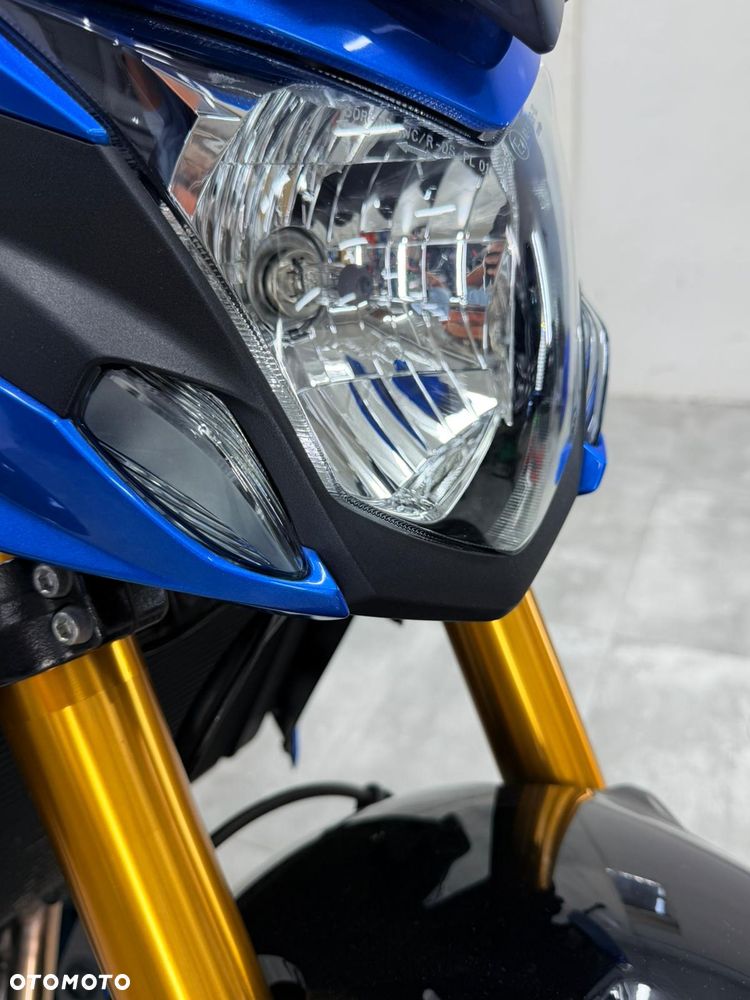 Suzuki GSX - 24