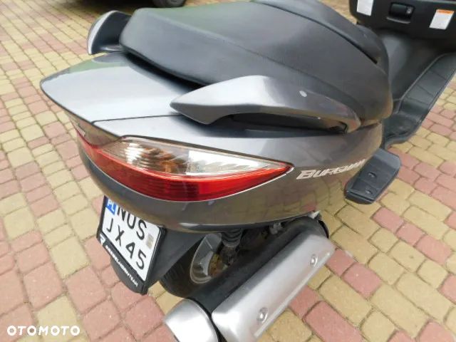 Suzuki Burgman - 16