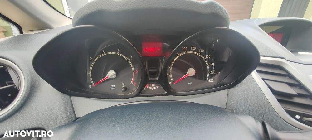 Ford Fiesta - 12