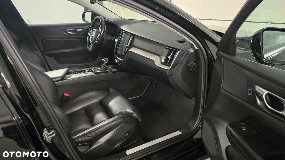 Volvo V60 D4 R-Design - 7