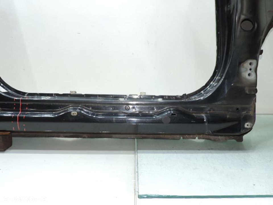 PRÓG SŁUPEK PRAWY PRZÓD 209 TOYOTA AVENSIS T25 - 2