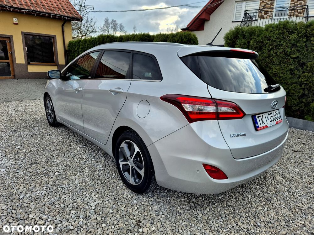 Hyundai i30 blue Kombi 1.6 GDi Passion - 2