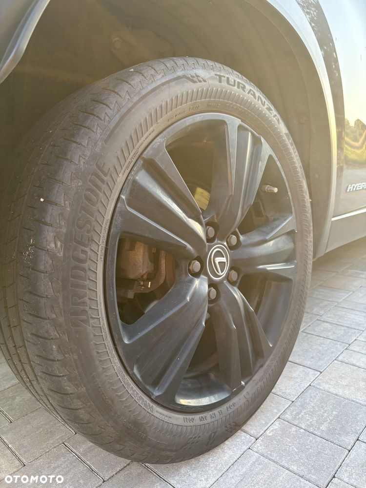 Lexus UX - 4