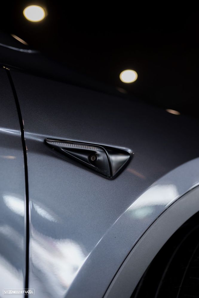 Tesla Model Y Long Range Dual Motor AWD - 9