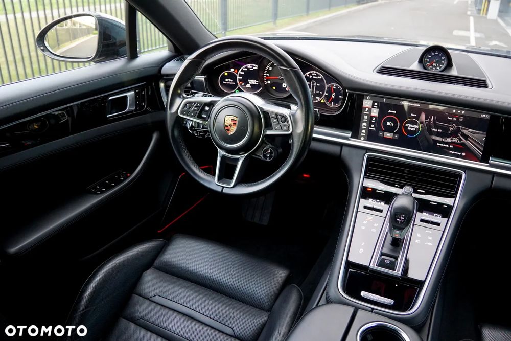 Porsche Panamera 4 - 25
