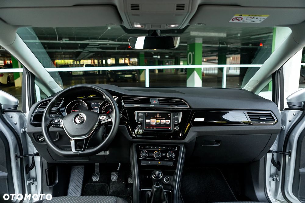 Volkswagen Touran - 22