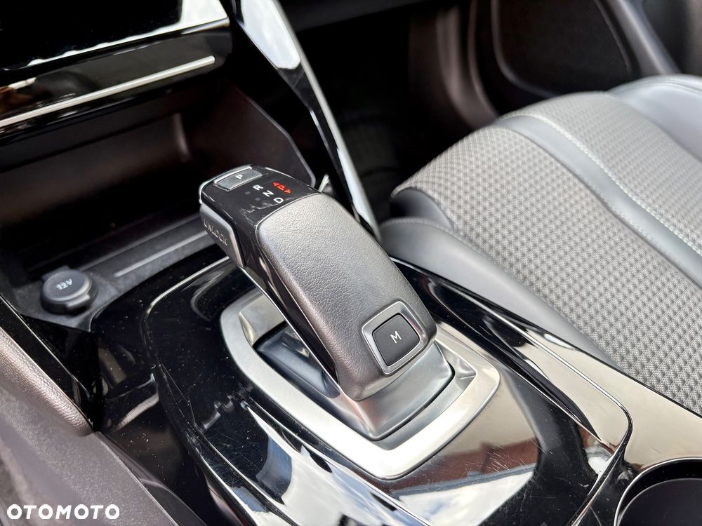 Peugeot 2008 PureTech 130 Stop&Start EAT6 Black Edition - 29