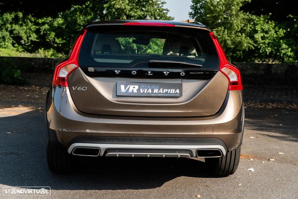 Volvo V60 Cross Country 2.0 D3 Momentum - 6