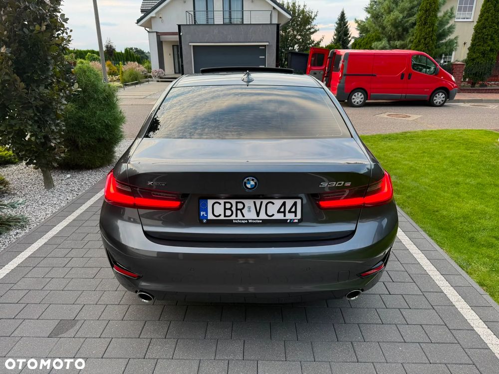 BMW Seria 3 330e xDrive - 6