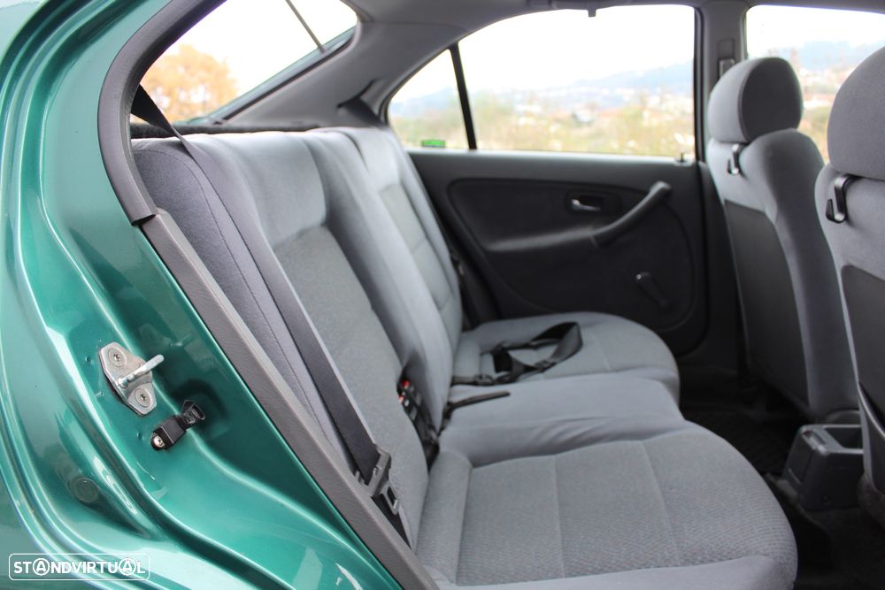 Honda Civic 1.4i - 18