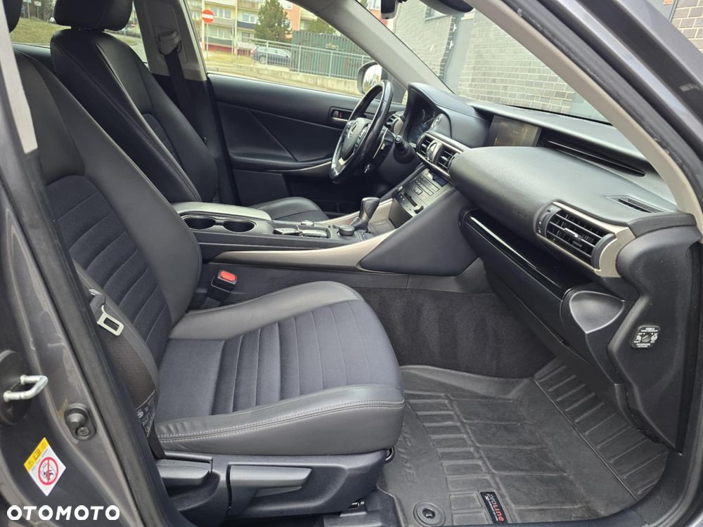 Lexus IS 300h F Sport EU6 - 21