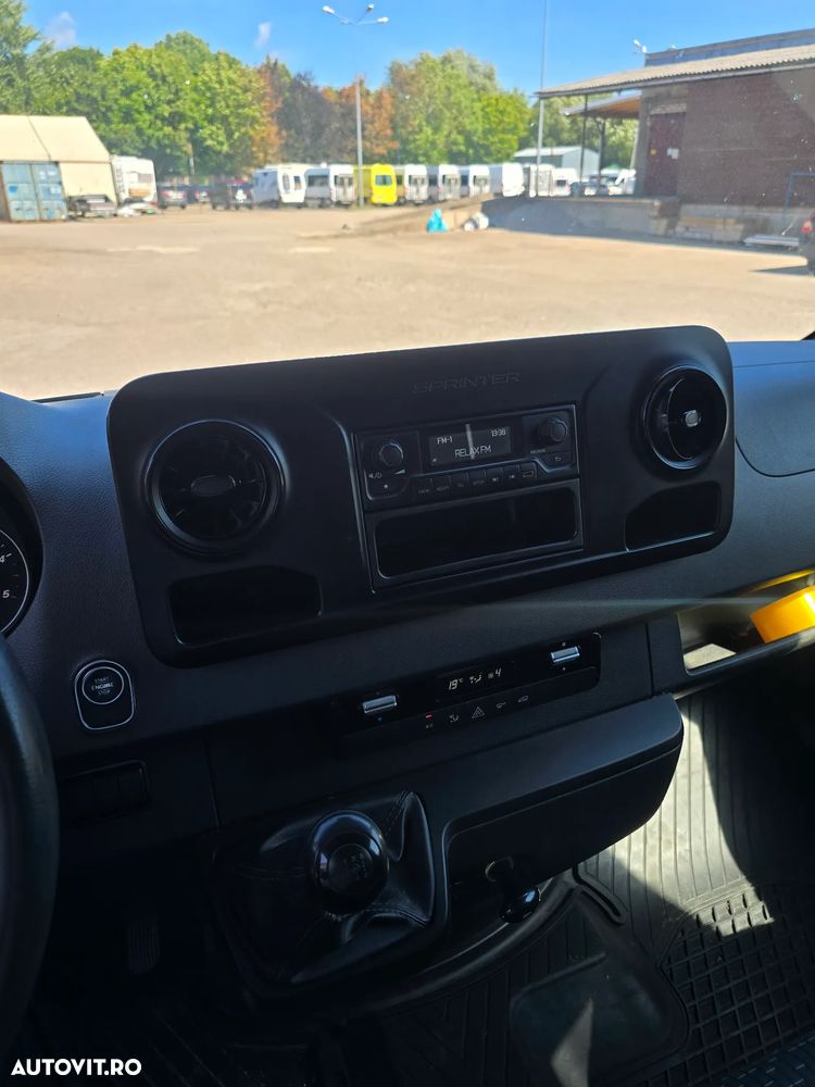 Mercedes-Benz Sprinter - 14