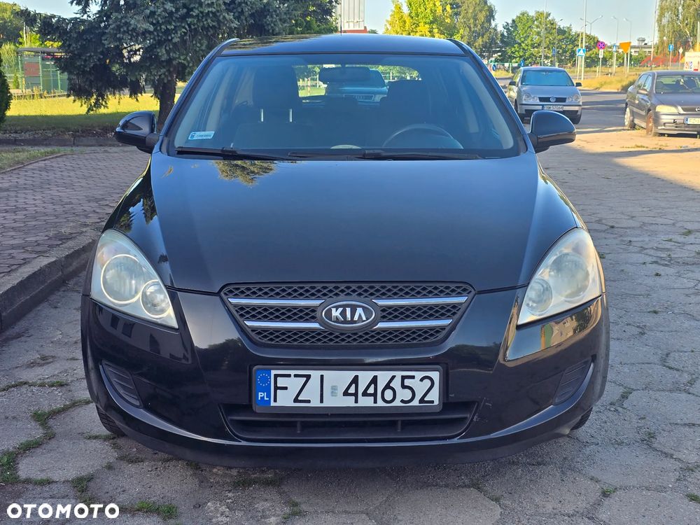 Kia Ceed - 11