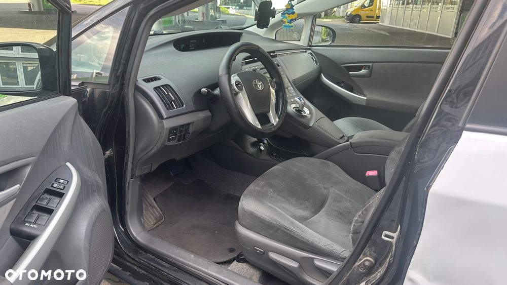 Toyota Prius 1.8 HSD Prestige - 13