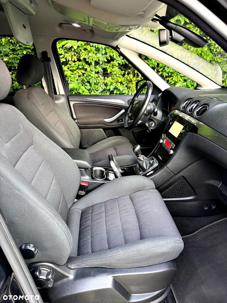 Ford S-Max - 13