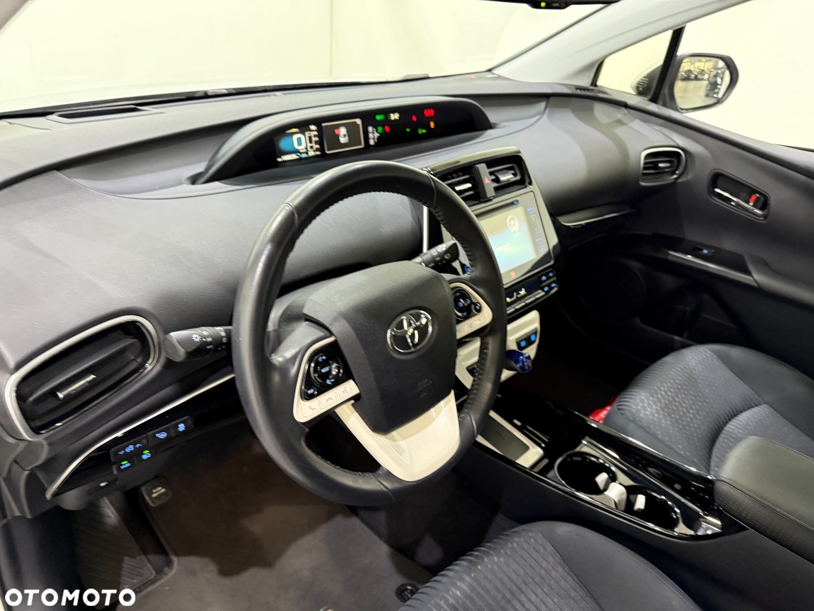 Toyota Prius 1.8 Hybrid Premium - 11