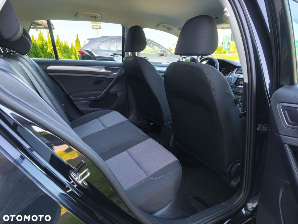 Volkswagen Golf - 10