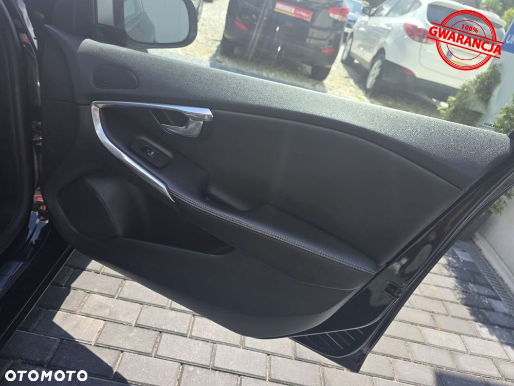 Volvo V40 D2 Drive-E R-Design Kinetic - 39
