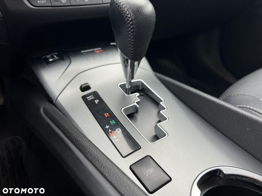 Toyota Avensis 1.8 Premium MS - 25