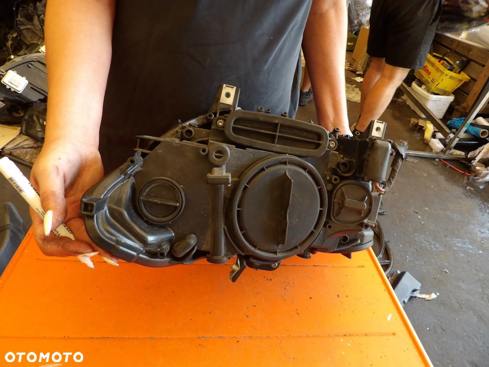 BMW - F10 - H7 - PRAWA LAMPA PRZEDNIA - EUROPA - 7203240 - 7
