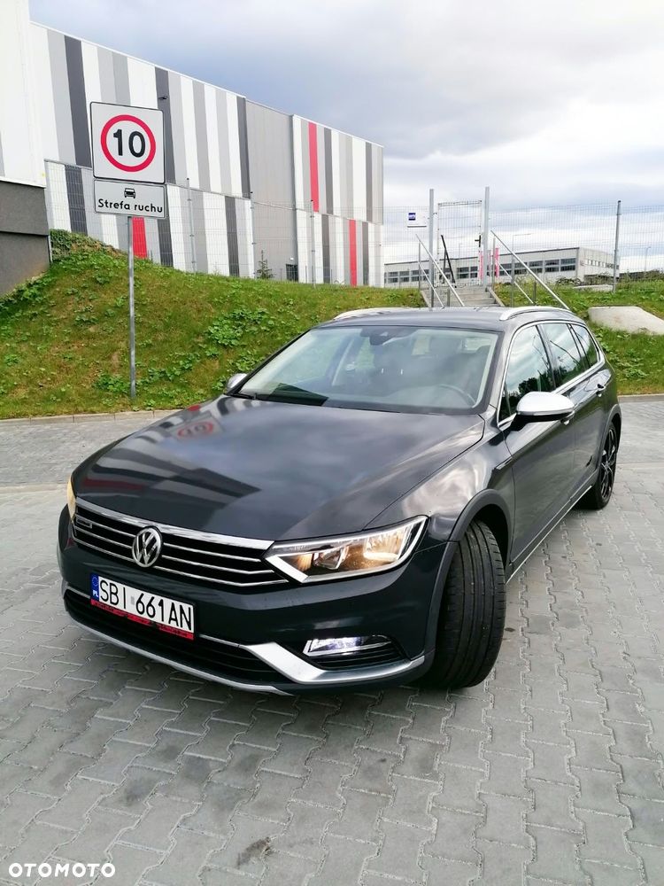 Volkswagen Passat - 1