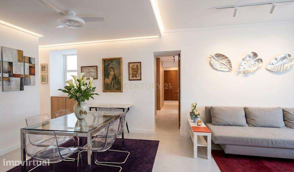 Apartamento T2 com Suite e Terraço no Coração de Alfama