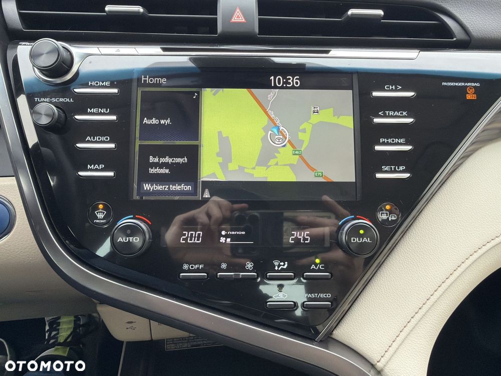 Toyota Camry 2.5 Hybrid Executive CVT - 24