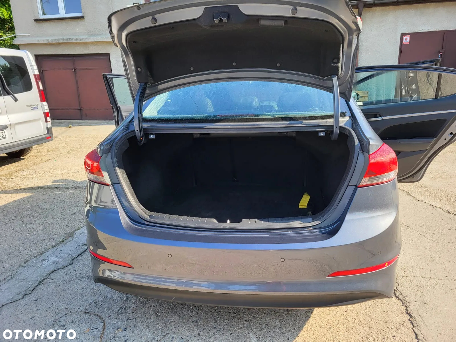 Hyundai Elantra 1.6 Comfort - 7