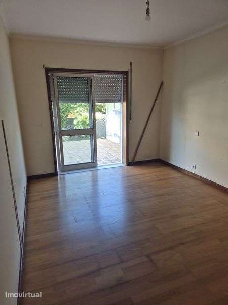 T2  com Terraço 54m2 e Box, centro de Canelas, junto A29 - Grande imagem: 3/12