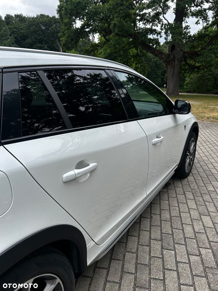 Volvo V60 Cross Country T5 AWD Momentum - 9