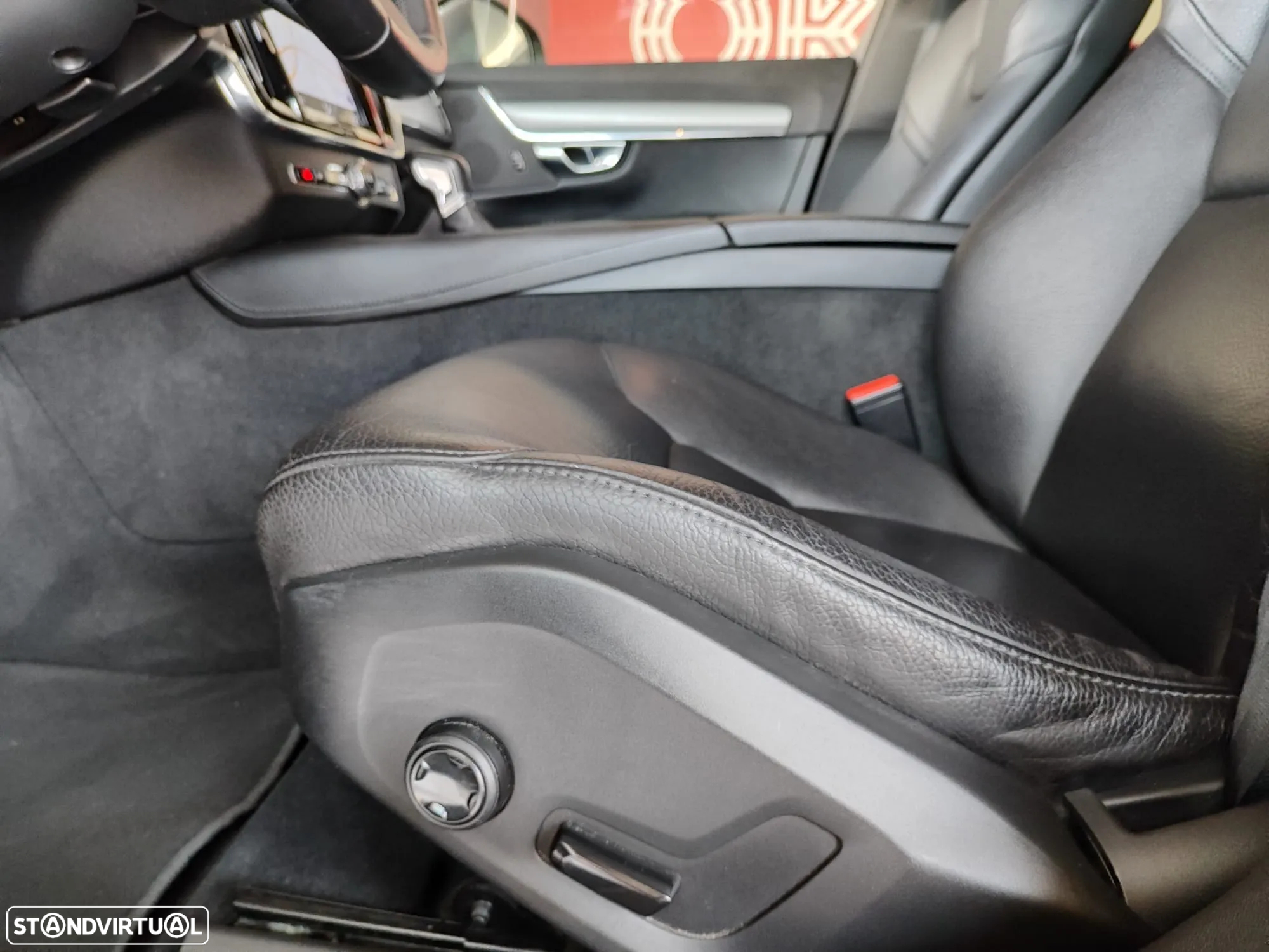Volvo V90 2.0 D4 Momentum Geartronic - 23