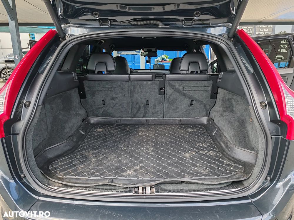 Volvo XC 60 D4AWD Start-Stop R-Design - 14