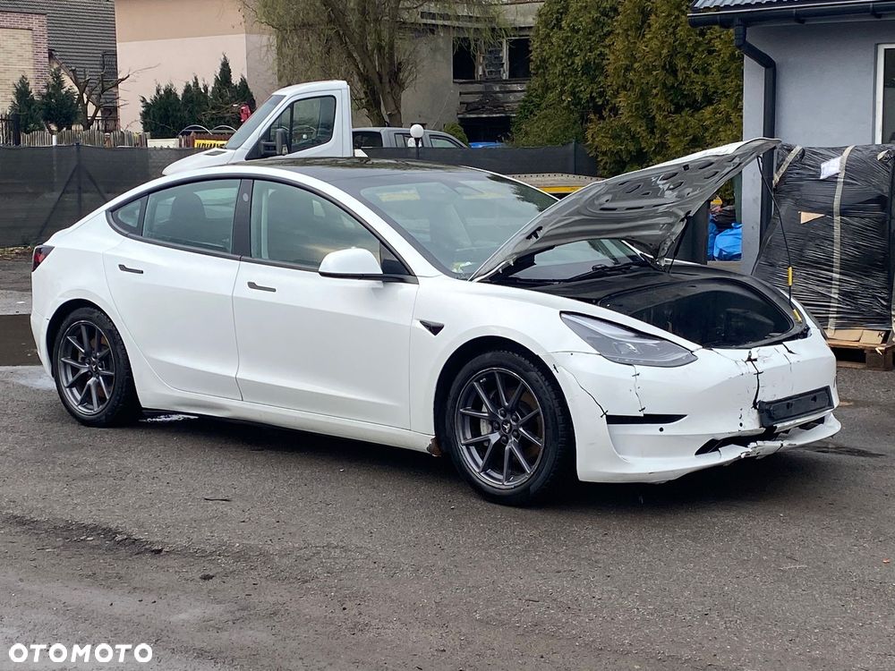 Tesla Model 3 - 8