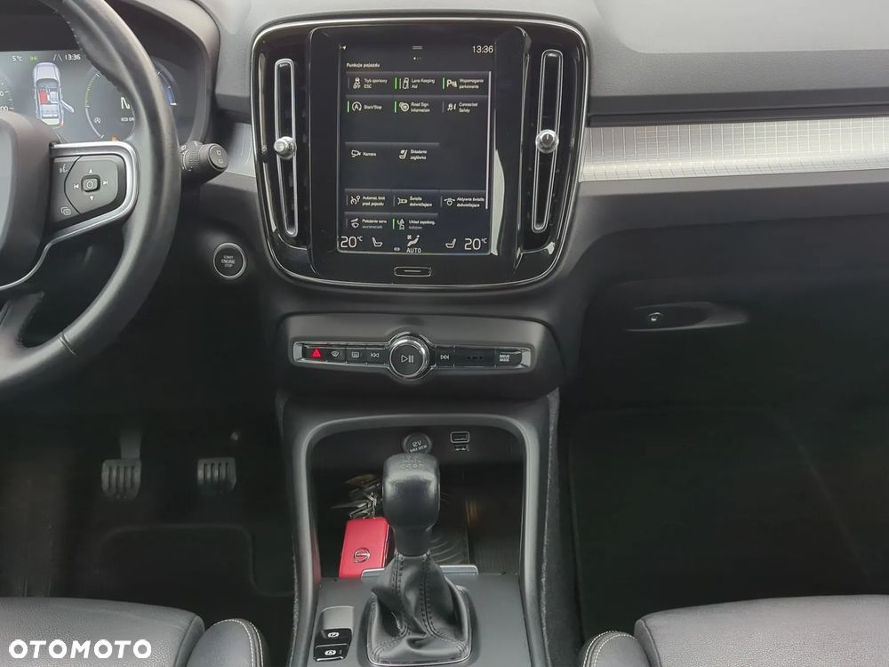 Volvo XC 40 T3 Momentum - 25