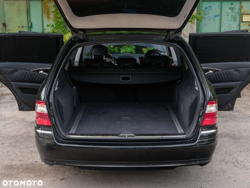 Mercedes-Benz Klasa E 500 4-Matic T Avantgarde - 22