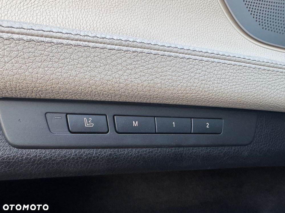 BMW Seria 7 740d xDrive - 28