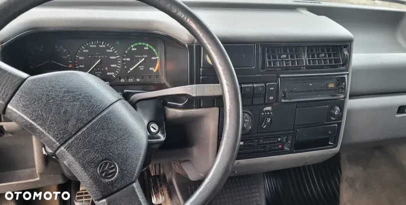 Volkswagen Caravelle - 2