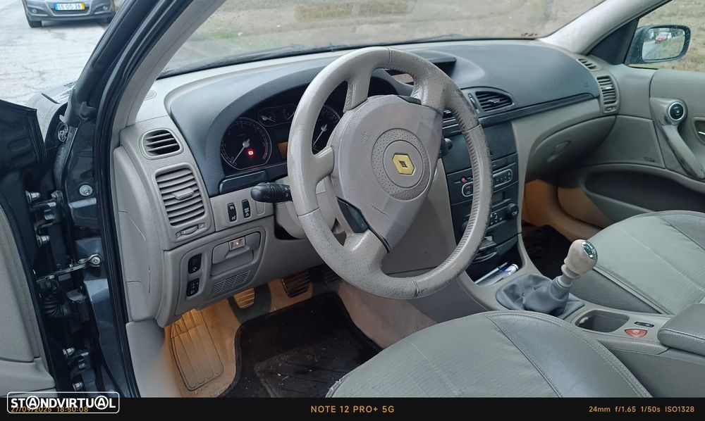 Renault Laguna 1.9 dCi Initiale - 11
