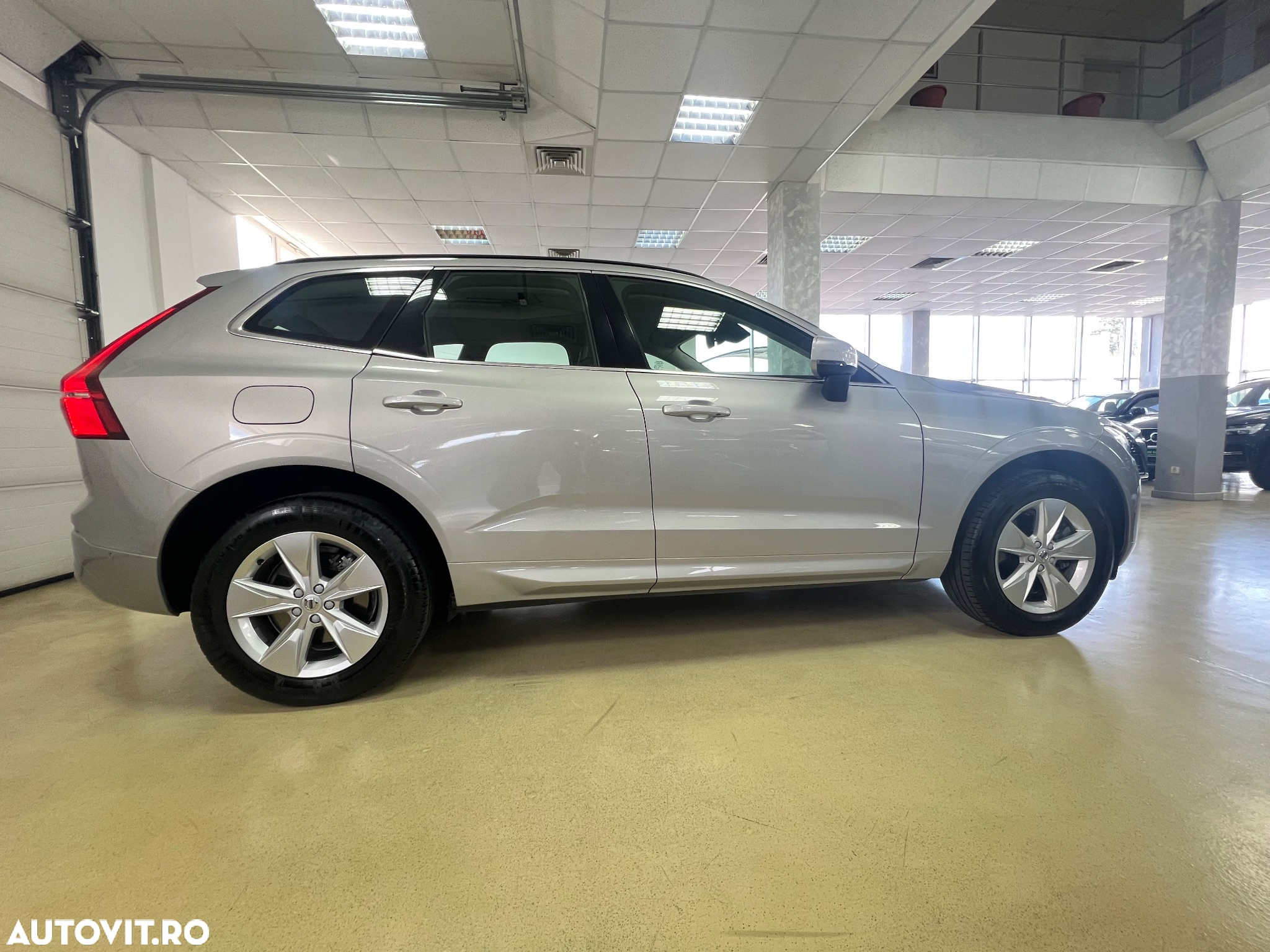 Volvo XC 60 B4 D AWD Geartronic Momentum Pro - 9