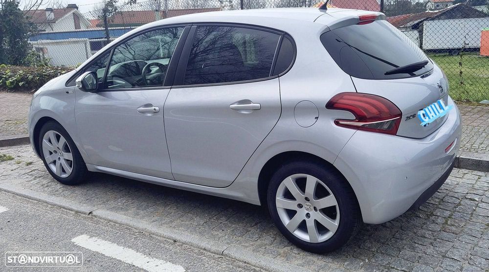 Peugeot 208 PureTech 82 Style - 2