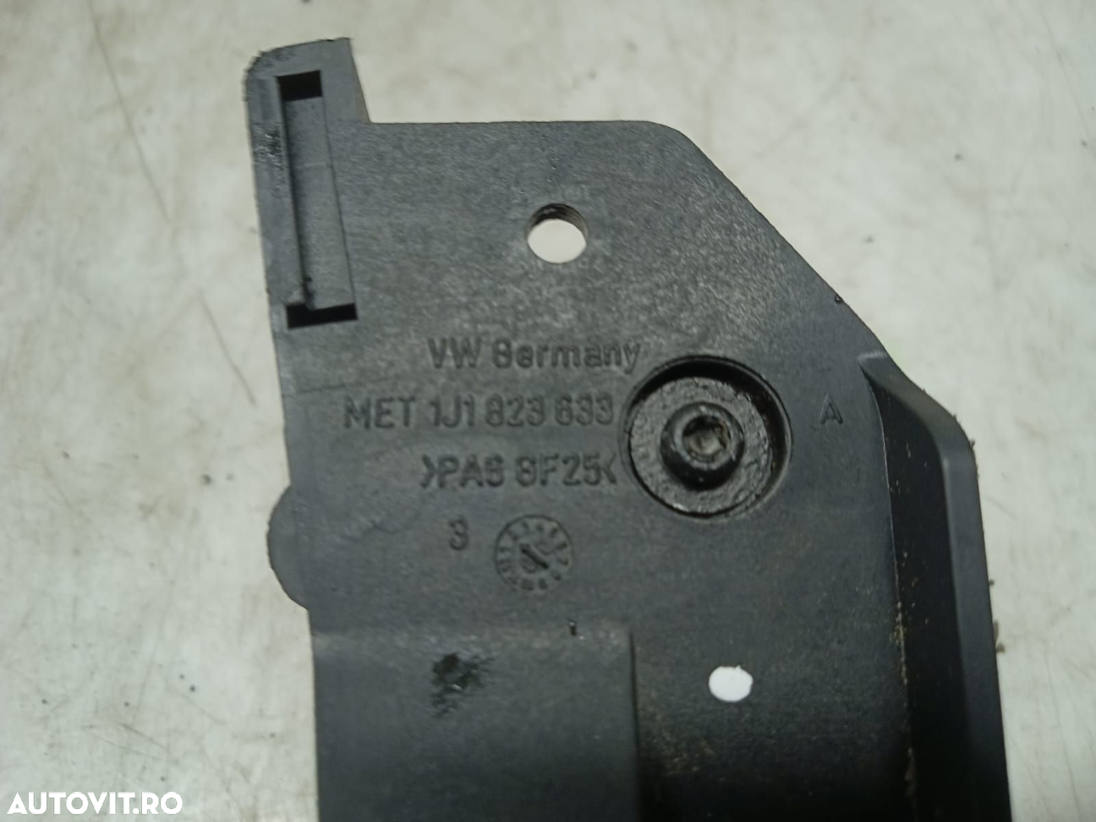 Maner deschidere capota 1j1823633 Volkswagen VW Golf 4 [1997 - 2006] - 2