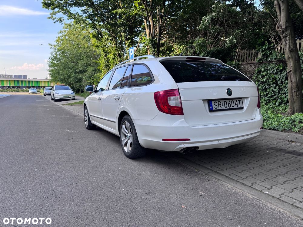 Skoda Superb 2.0 TDI Active DSG - 3