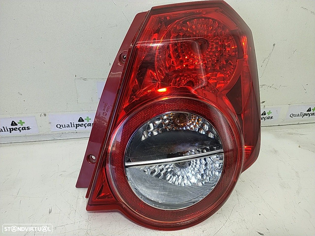 Farolim Tras Direito Painel Stop Chevrolet Aveo / Kalos Hatchback (T25 - 1