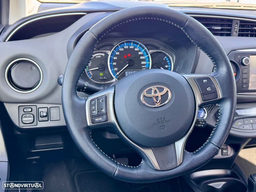 Toyota Yaris 1.5 HSD Sport+Navi - 12