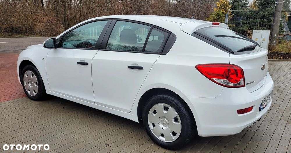 Chevrolet Cruze 1.6 LS - 4