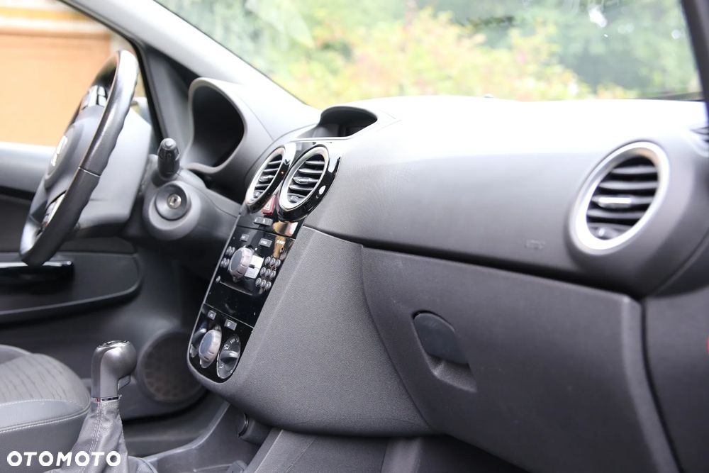 Opel Corsa 1.4 16V Energy - 10