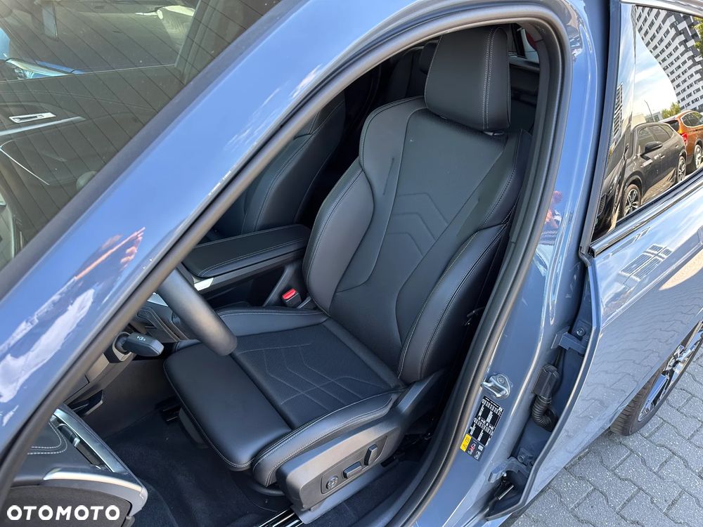 BMW iX1 xDrive30 66.5kWh M Sport - 9